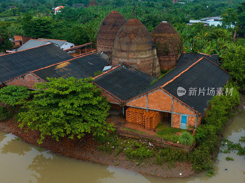 越南景观，Mang Thit古砖村位于越南永隆省湄公河三角洲的Co Chien河沿岸